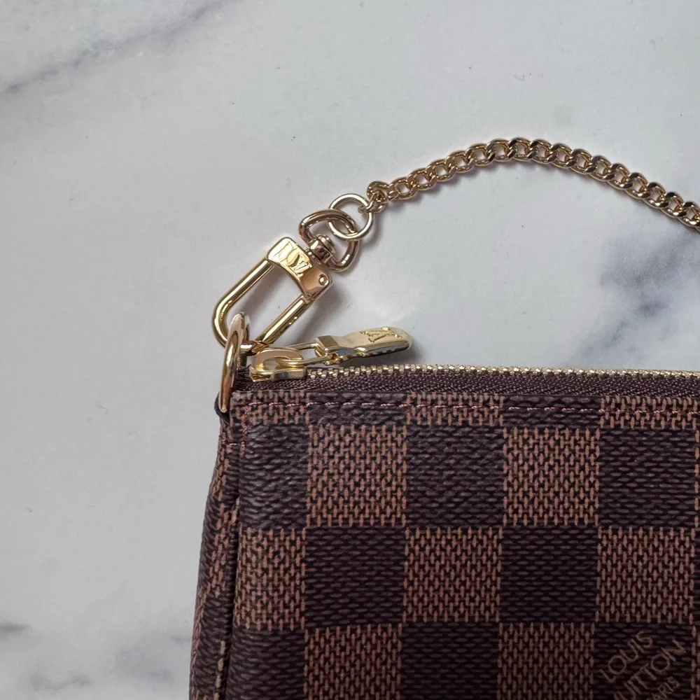 Louis Vuitton Mini Pochette - Picture 4 of 10